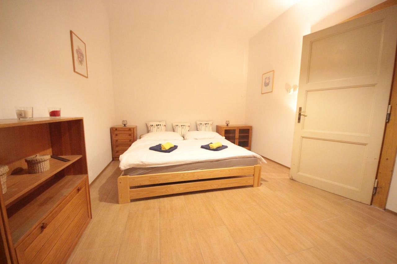 Gallery Apartment Прага Экстерьер фото